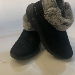 Skechers Black and Gray Fur-Lined Boots 9